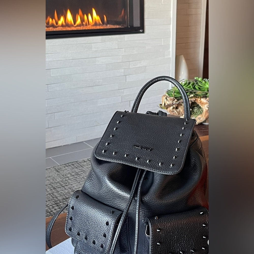 Authentic Mario Valentino Simeon Leather Backpack (Black) EUC